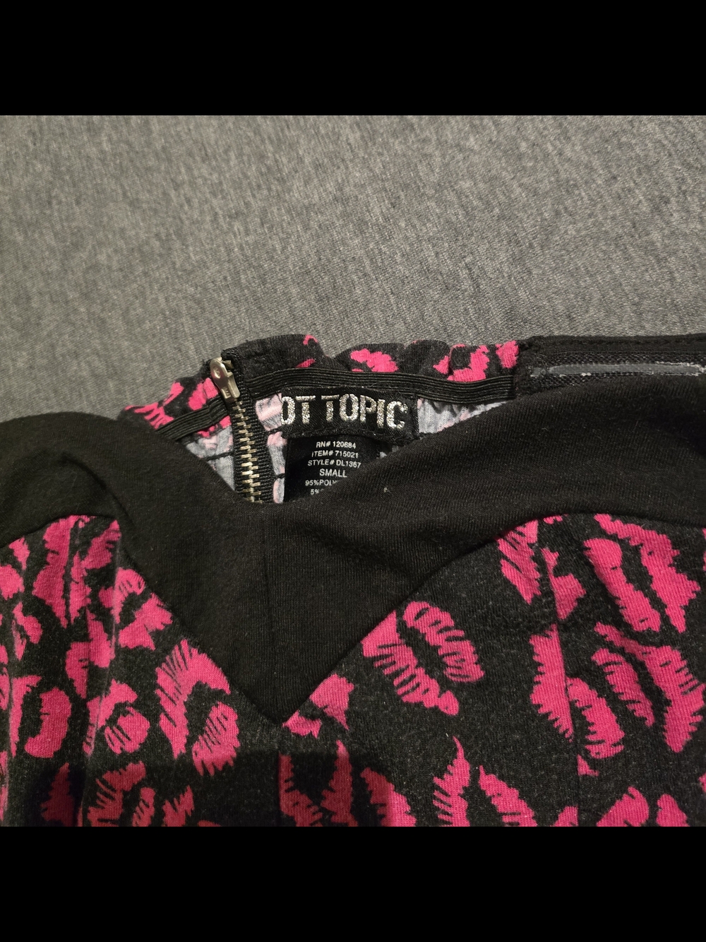 Strapless Pink & Black Lipstick Kiss Print Fit-and-Flare Sweetheart Dress - Picture 6 of 7